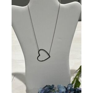Heart Pendant Necklace Silver Tone Chain Minimalist‎ Modern Fashion Jewelry